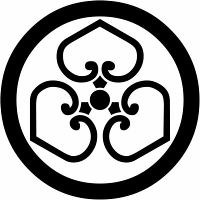 丸に中陰尻合わせ三つ葵