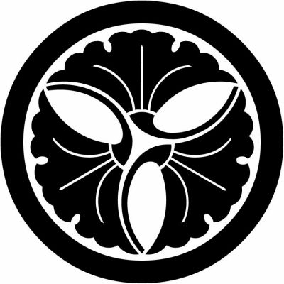 丸に三つ寄せ銀杏