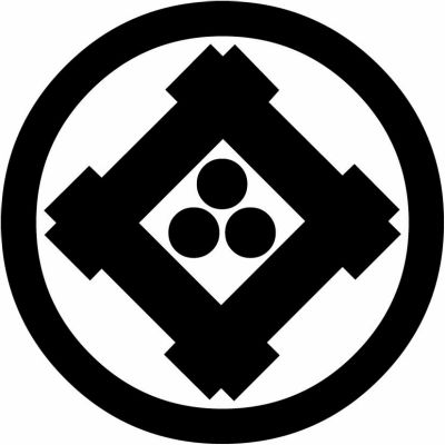 丸に隅立て井筒に三つ星