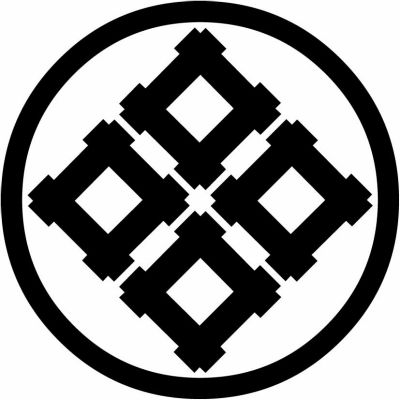 中輪に四つ井筒・中輪に隅立て四つ井筒