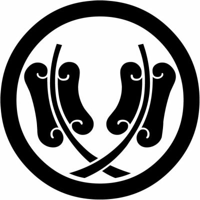 丸に違い唐団扇