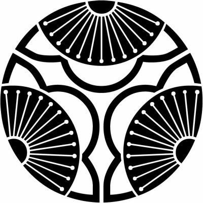 中陰三つ割り向こう梅