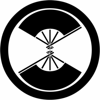 丸に尻合わせ二つ扇