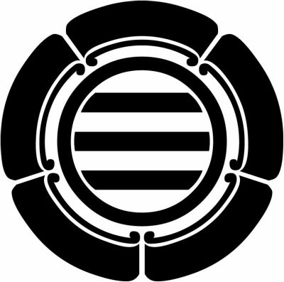 五瓜に丸の内に三つ引き