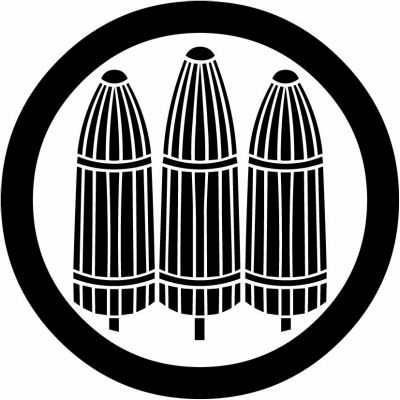 丸に三本並び傘