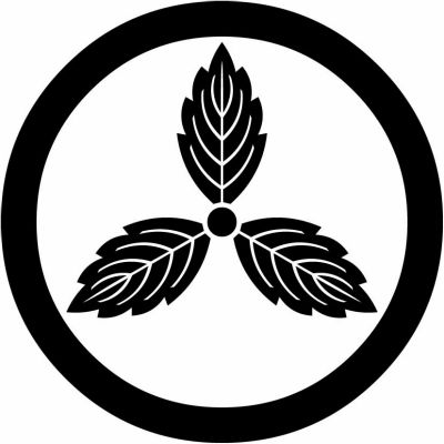 丸に細三つ鬼柏