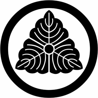 丸に変わり三つ柏