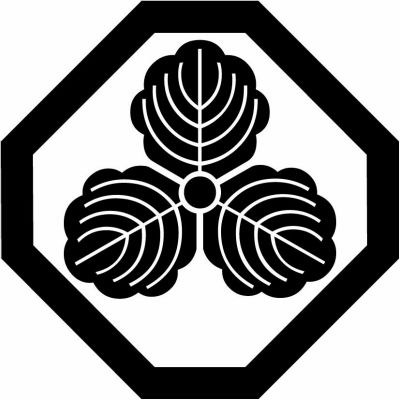 隅切り角に三つ柏