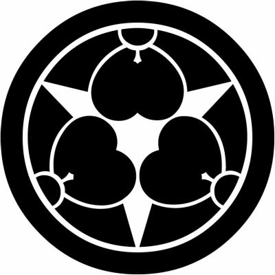 丸に三つ割り剣片喰