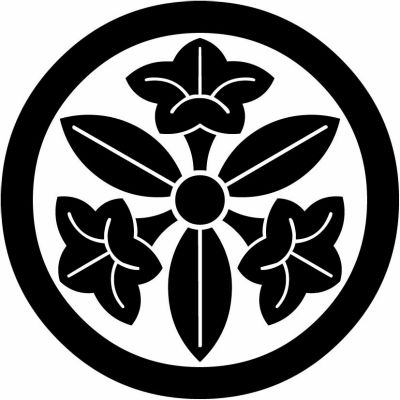 丸に三つ葉花桔梗