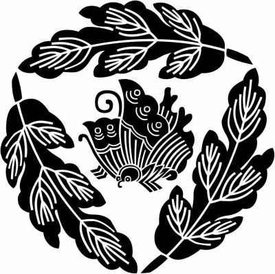 三つ追い菊の葉に揚羽蝶