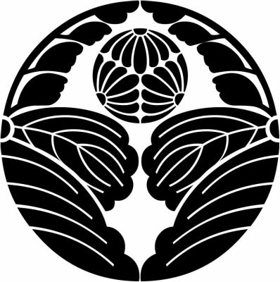 割り桐に三つ割り菊