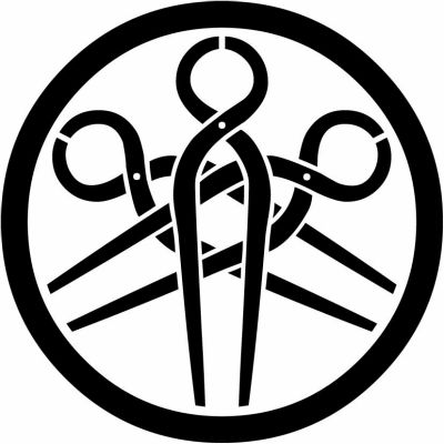 中輪に三つ違い釘抜き・中輪に三挺違い釘抜き