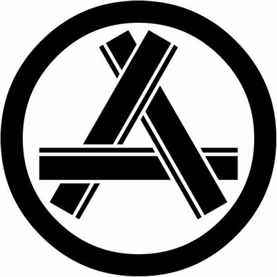 丸に子持ち三つ組み筋違