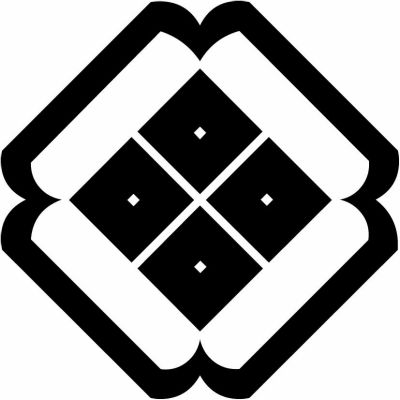 隅入り角に四つ目