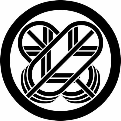 丸に中陰違い鷹の羽