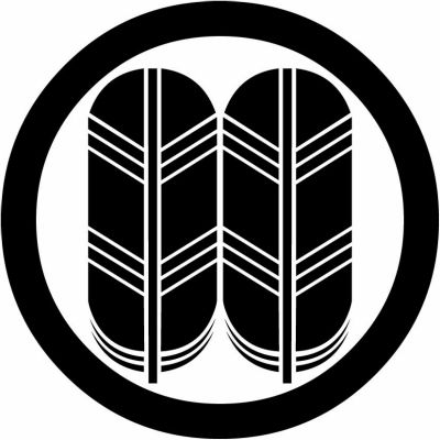 丸に並び鷹の羽