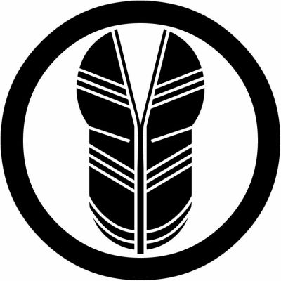 丸に変わり割り鷹の羽・丸に先割れ一つ鷹の羽・丸に先割れ鷹の羽