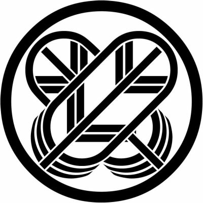 中輪に陰違い鷹の羽