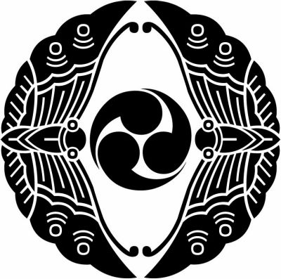 対い蝶に三つ巴