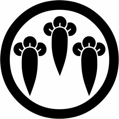 丸に三つ並び丁子