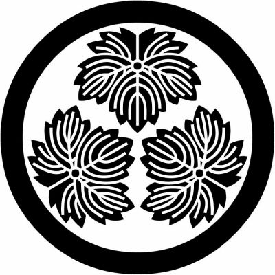 丸に三つ鬼蔦・丸に尻合わせ三つ鬼蔦