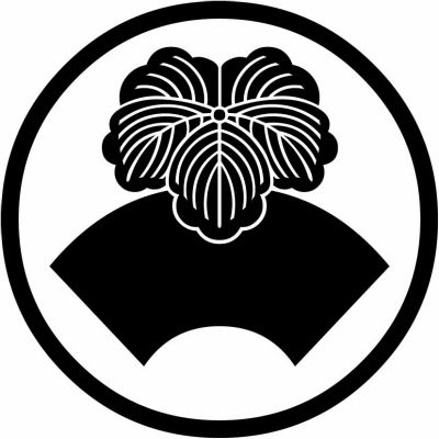 細輪に地紙に蔦