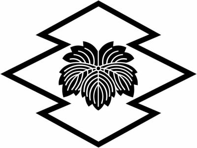 松皮菱に鬼蔦・中陰松皮菱に鬼蔦