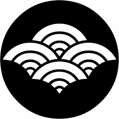 石持ち地抜き青海浪・石持ち地抜き青海波