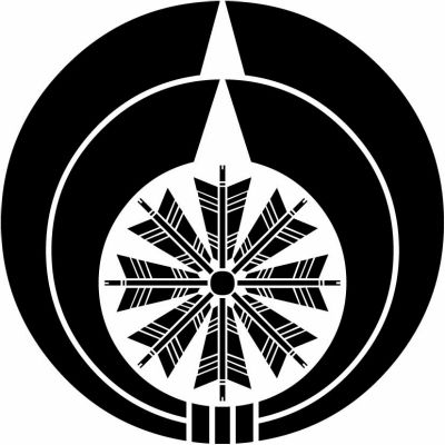 二つ熨斗輪に八本矢車