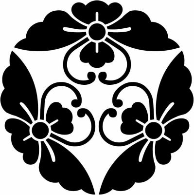 三つ寄せ花菱蝶