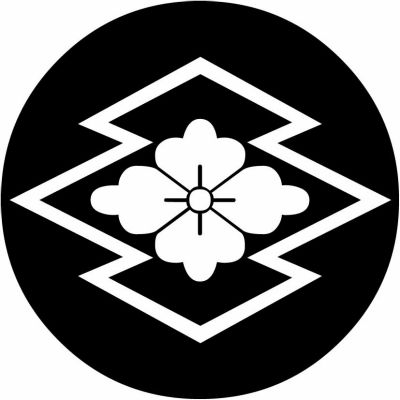 石持ち地抜き松皮菱に花菱