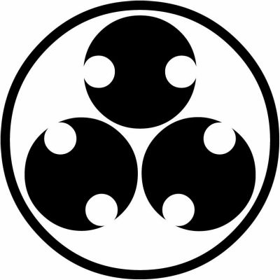 細輪に三つ分銅