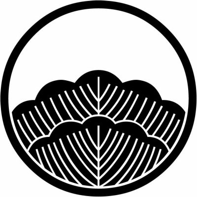 細輪に覗き重ね松