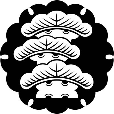 雪持ち地抜き左寄り三階松・雪持ち地抜き左三階松