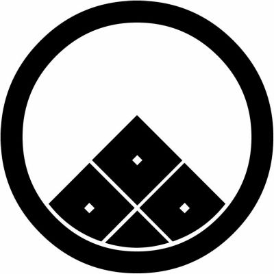 丸に覗き四つ目