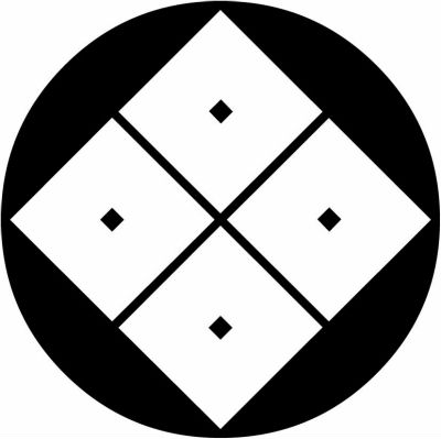 石持ち地抜き隅立て四つ目