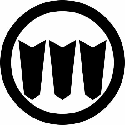 丸に三つ並び矢筈