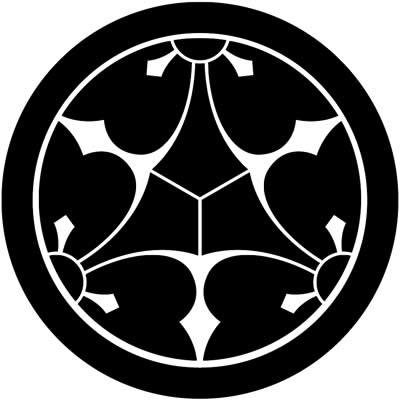 丸に頭合わせ三つ割り剣片喰・丸に剣合せ三つ割り片喰