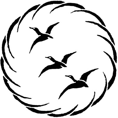 薄輪に三羽飛び雁金