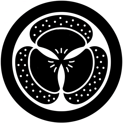 丸に頭合わせ三つ栗の実