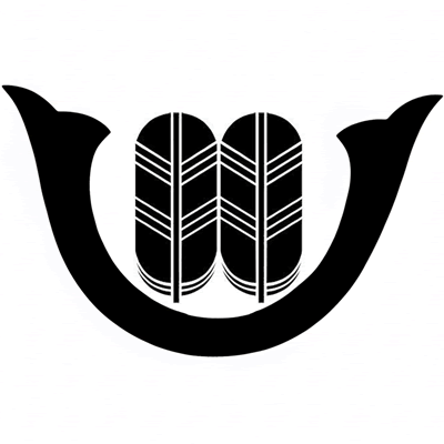 鍬形に並び鷹の羽