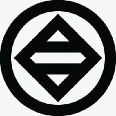 丸に隅立て角に二つ引き