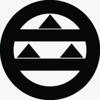 太輪に二つ引きに三つ鱗