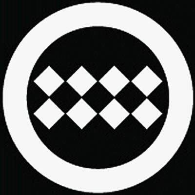 陰丸に横繋ぎ八つ石