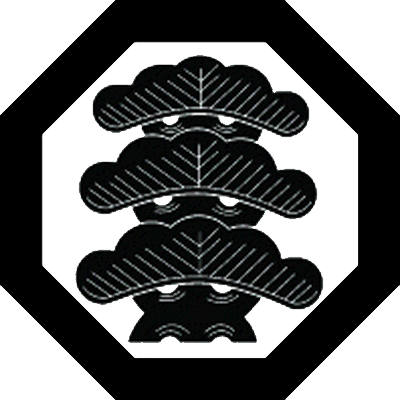 八角に三つ笠松