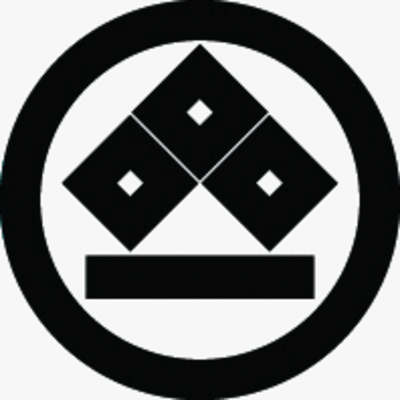 丸に三つ目に一つ引き