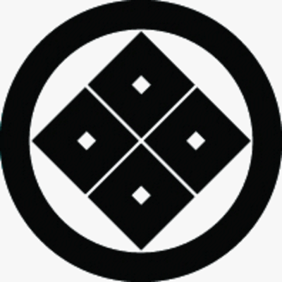 丸に隅立て四つ目（2）