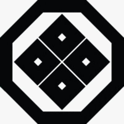 隅切り角に四つ目