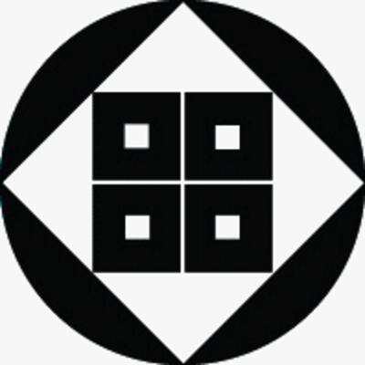 石持ち地抜き隅立て角に平四つ目